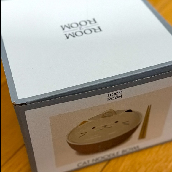 [NEW WITH BOX] CAT DESIGN BOWL WITH LID AND CHOPSTICKS - Picture 7 of 7